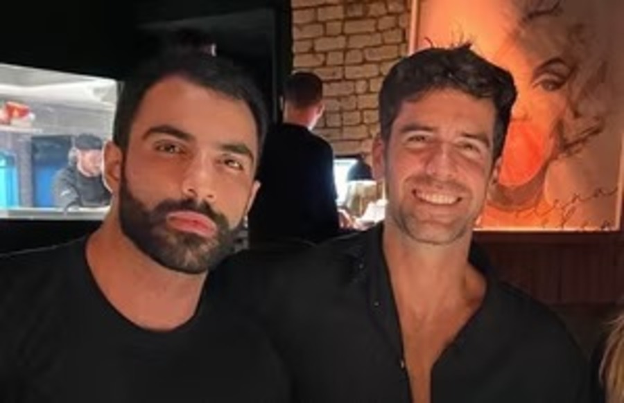 Marcos Pitombo assume namoro com diretor de marketing