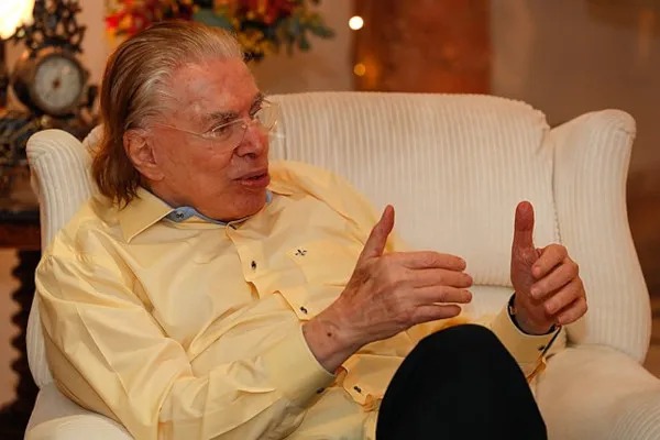 Silvio Santos surge sem dentadura e manda recado: “Para quem é fã”