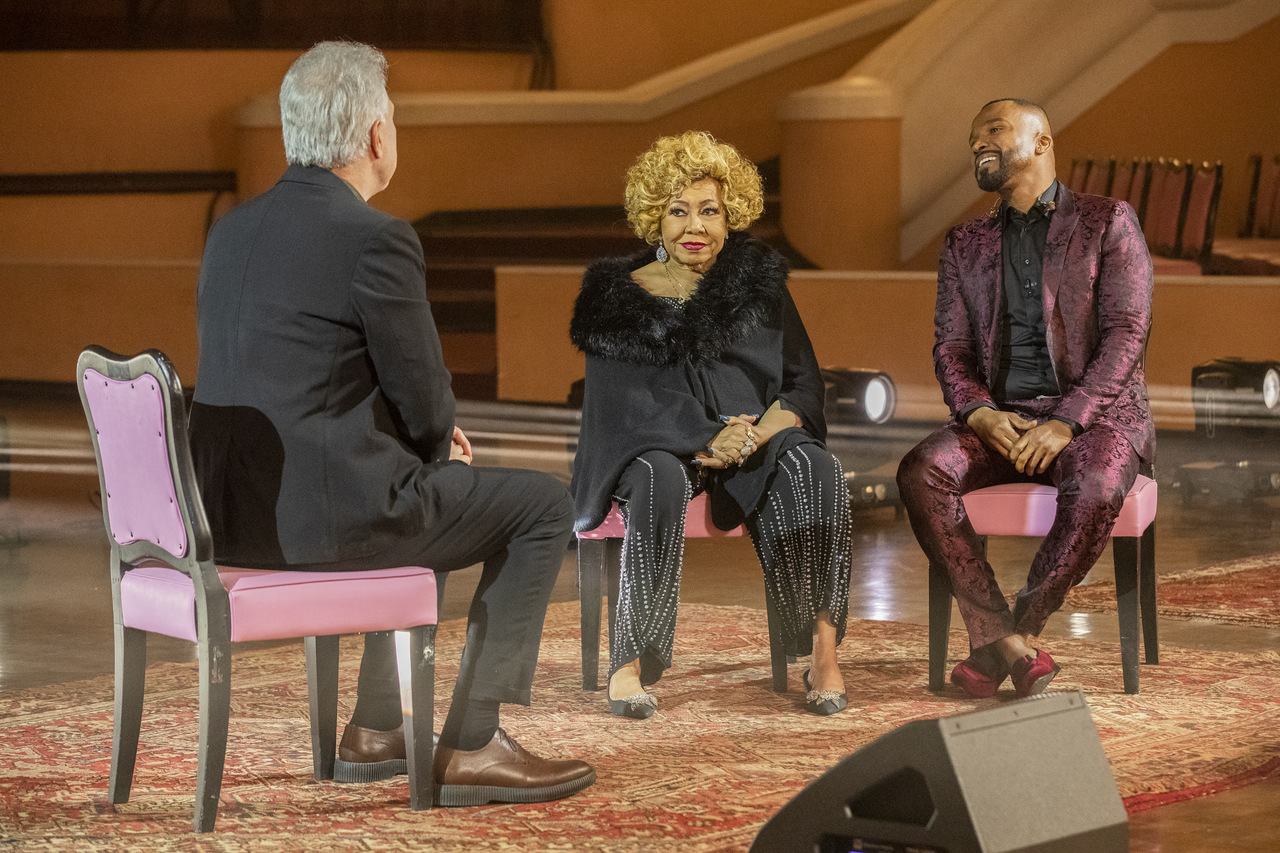 Especial da TV Globo passeia pela carreira de Alexandre Pires e conta com participações especiais