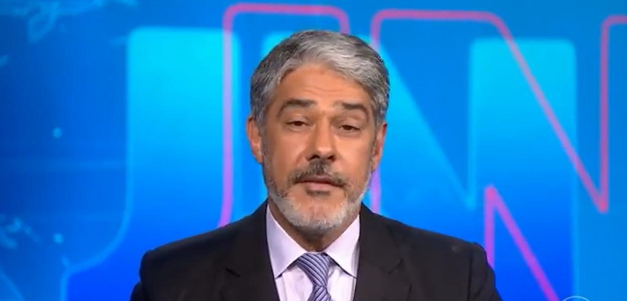 William Bonner anuncia sumiço no “Jornal Nacional” e critica colunista: “Desinformação”
