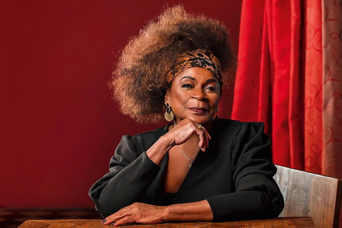 Zezé Motta faz relato sobre racismo sofrido após filme: “Negra Feia”