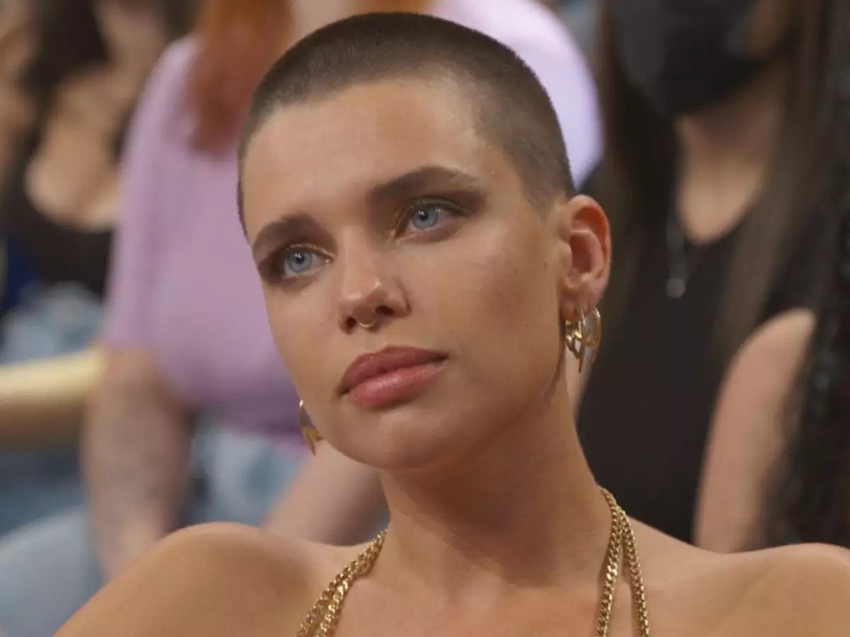 Bruna Linzmeyer fala sobre morte da irmã e se emociona