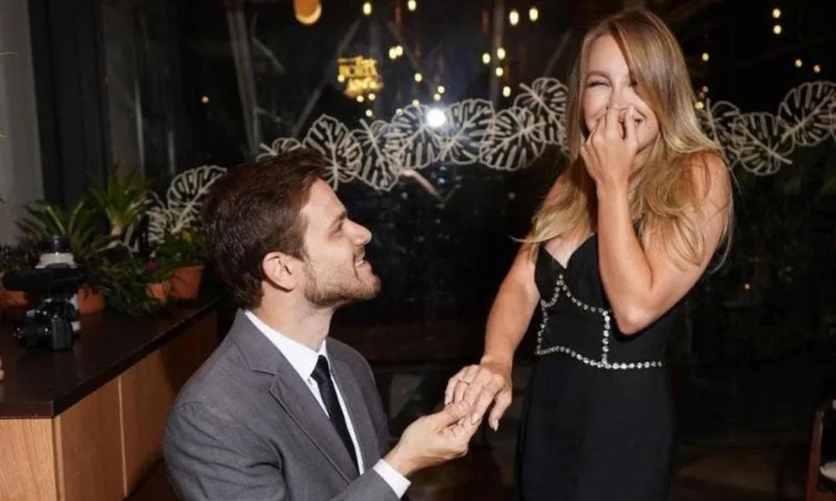 Carla Diaz e Felipe Becari terminam noivado