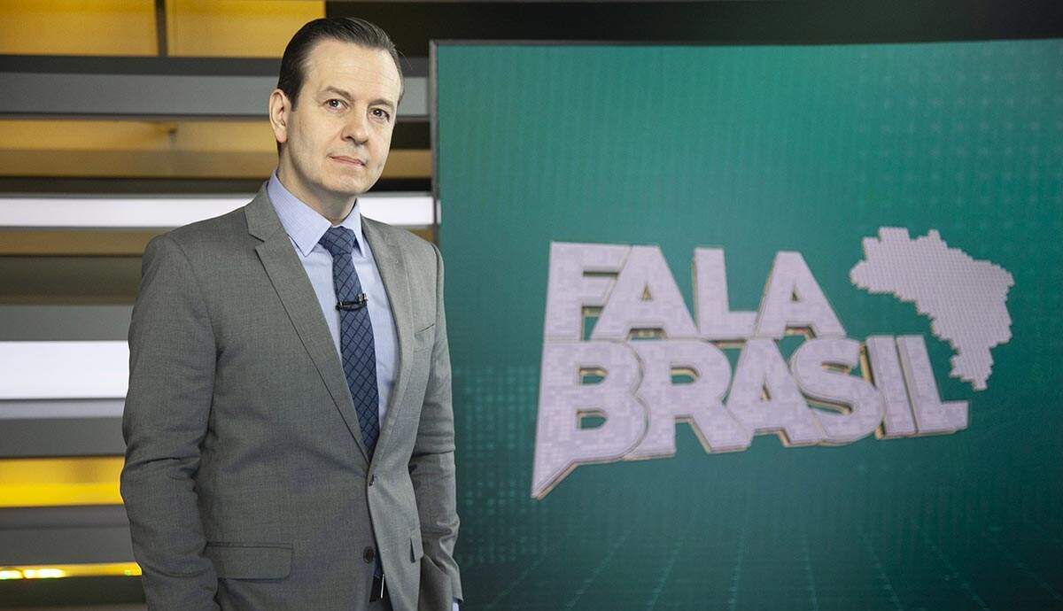 Nova Ana Furtado? Celso Zucatelli substitui demitidos e apresenta 4 programas em 2 dias