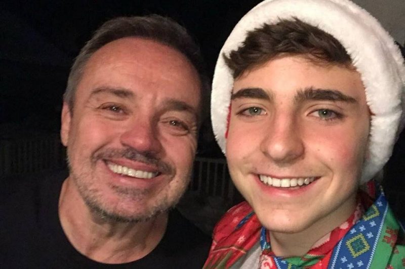 Filho de Gugu mostra uma das últimas fotos do apresentador com vida