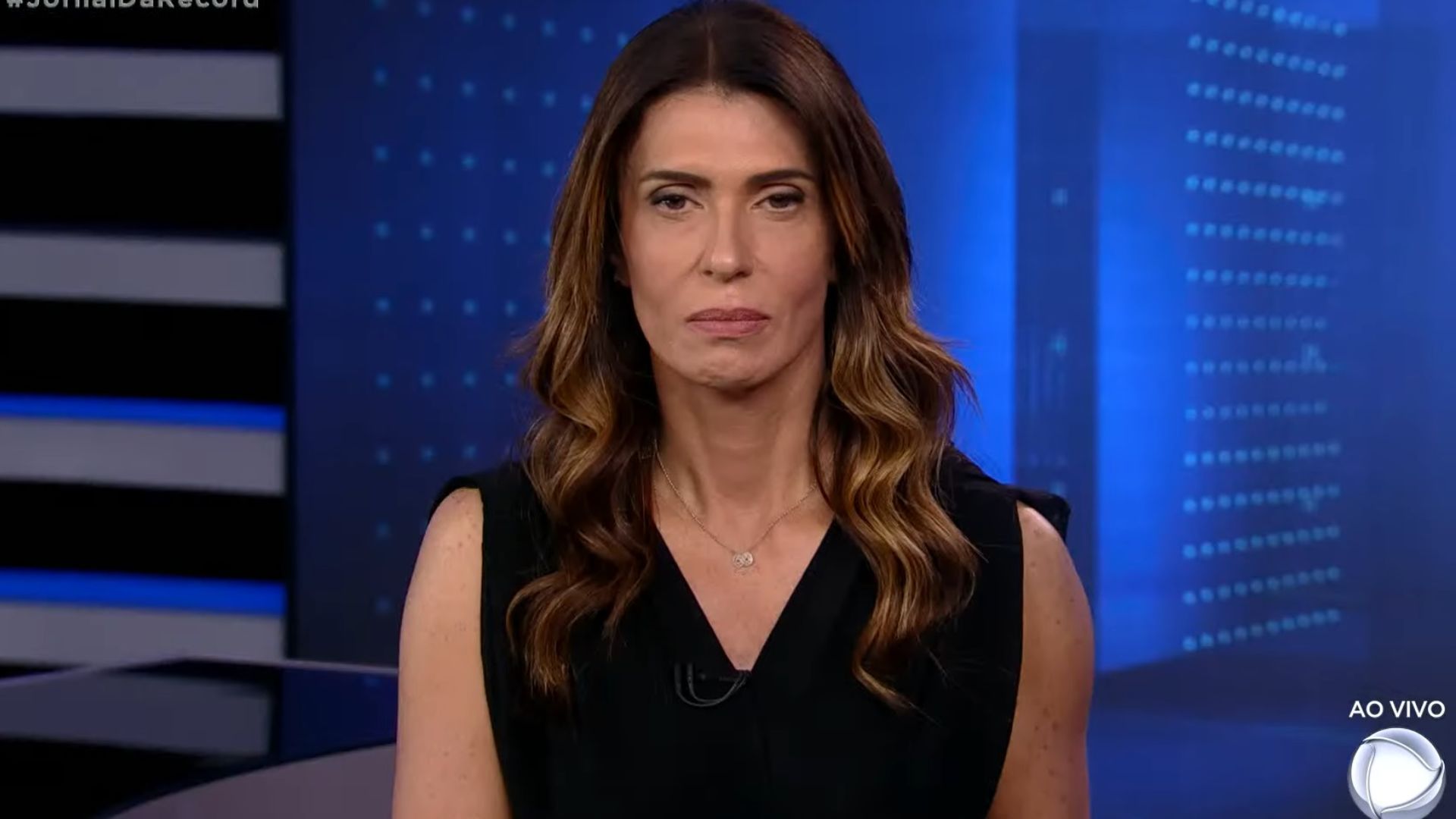 Janine Borba volta de férias e é demitida pela Record TV