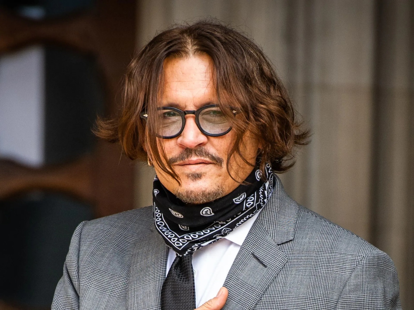 Johnny Depp é encontrado inconsciente e shows são cancelados