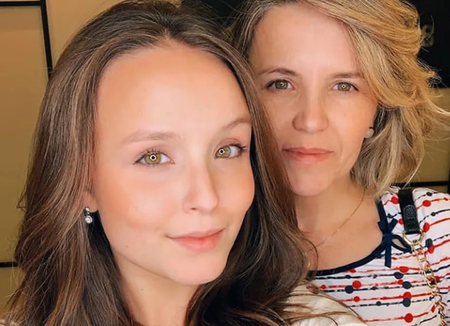 Larissa Manoela fala sobre briga com a mãe: “Eu tenho uma nova família”