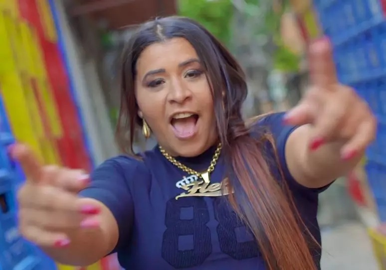 MC Katia revela que irá amputar o pé: “Necrosado”