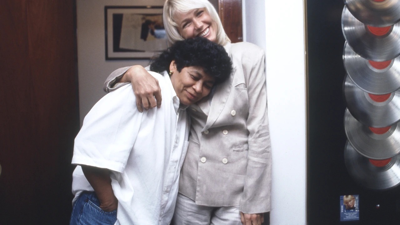 Xuxa fala sobre namoro com Marlene Mattos: “Deixei minha vida na mão dela”