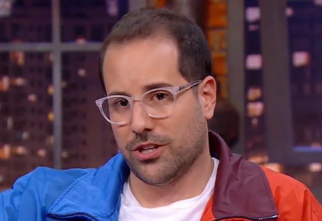 Apresentador da Jovem Pan é acusado de plágio e internet não perdoa: “Cara de pau”