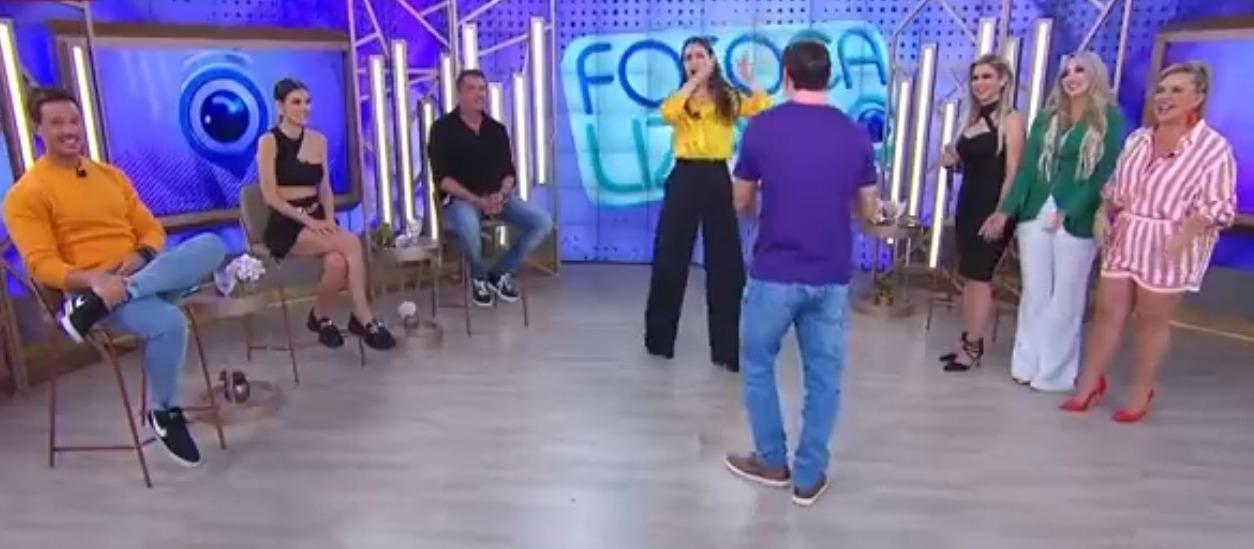 Túlio Maravilha faz harmonização e resultado é mostrado no SBT