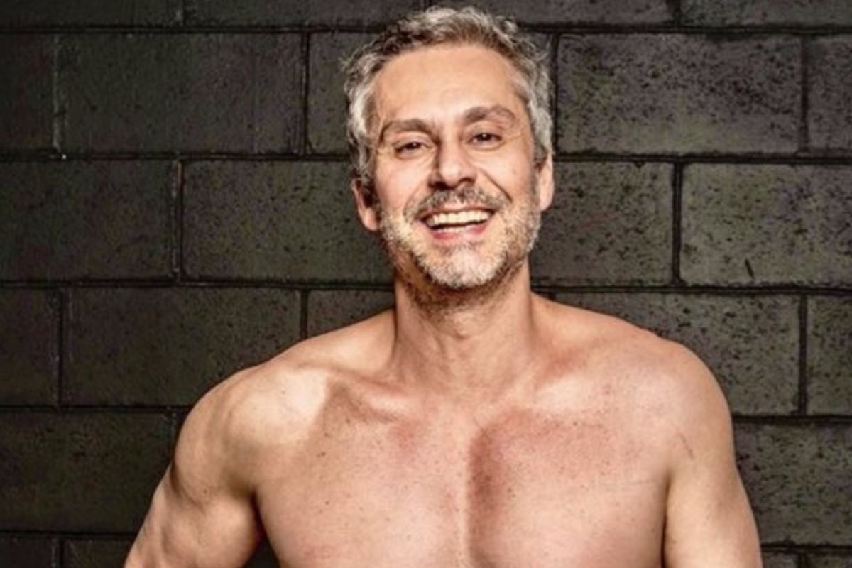 Ator fica excitado ao fazer cena com Alexandre Nero, que fica constrangido