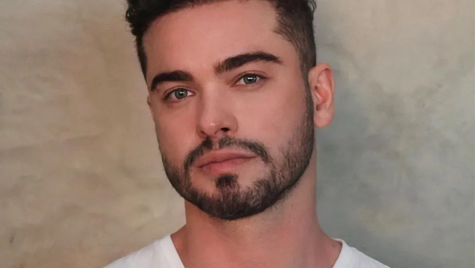 Ator Sidney Sampaio destrói quarto de hotel e se joga pela janela