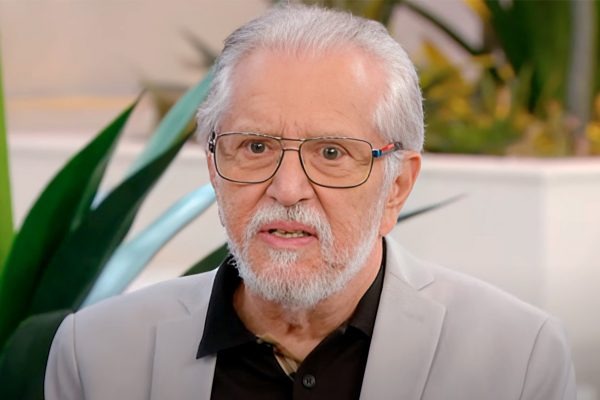 Aos 87 anos, Carlos Alberto de Nóbrega é internado com Covid-19