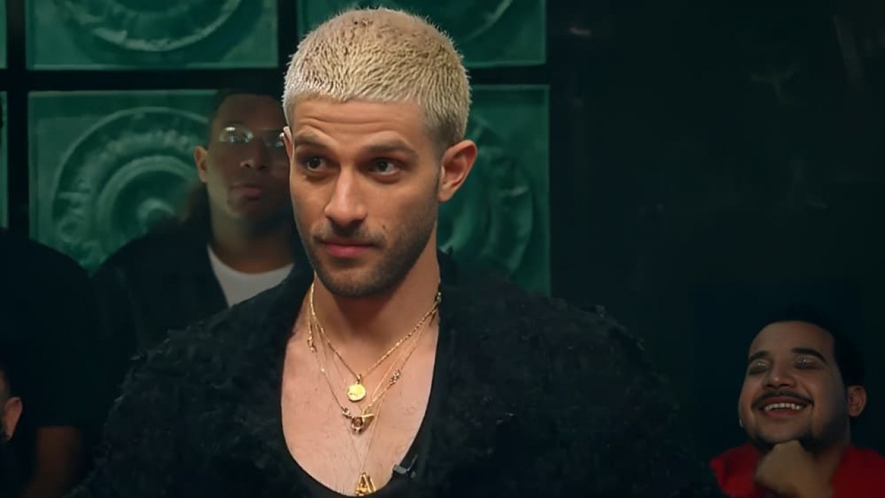 Chay Suede paga mico em set ao não conseguir segurar diarréia: “Estava escorrendo”