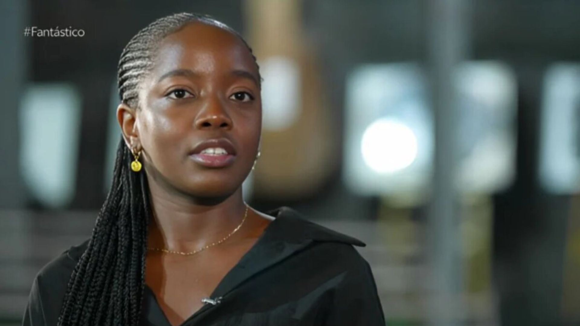 Clara Moneke se pronuncia após chamar Anitta de “racista desgraçada”
