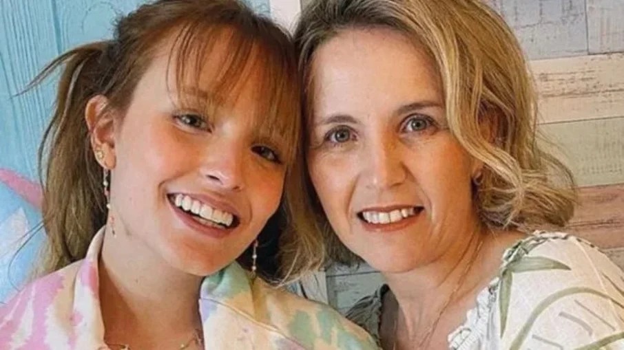 Mãe de Larissa Manoela se pronuncia após acusações da filha: “Imensa preocupação”