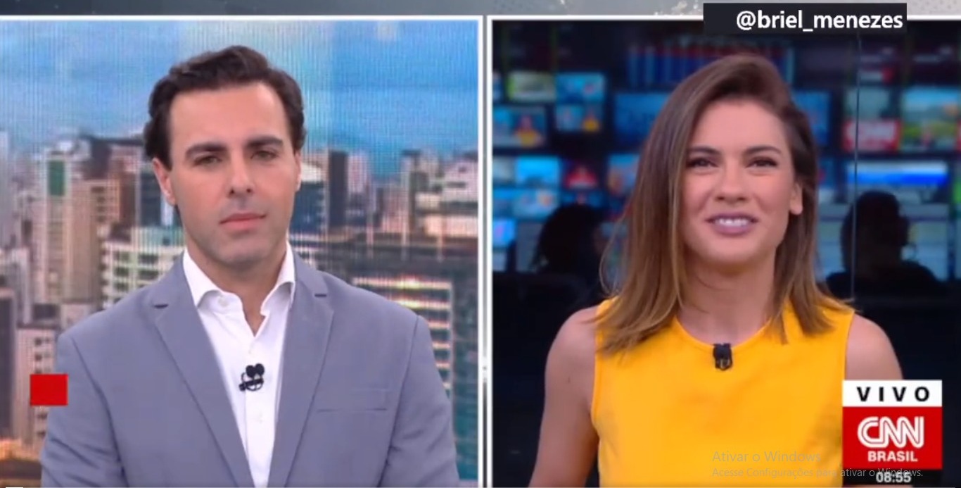 Apresentadora da CNN Brasil deixa âncora constrangido após piada