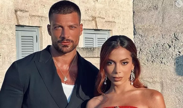 Anitta e Simone Susinna deixam de se seguir nas redes sociais e fotos são arquivadas