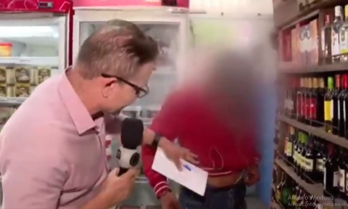 Repórter da Record presencia furto e entrevista suspeito ao vivo