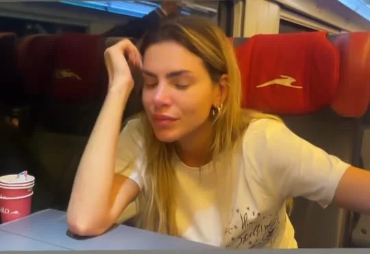 Erika Schneider revela que arrancou o cabelo durante crise de ansiedade