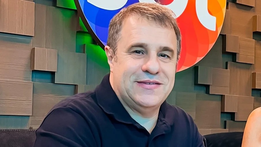 Após 43 anos, Fernando Pelégio deixa a direção do SBT