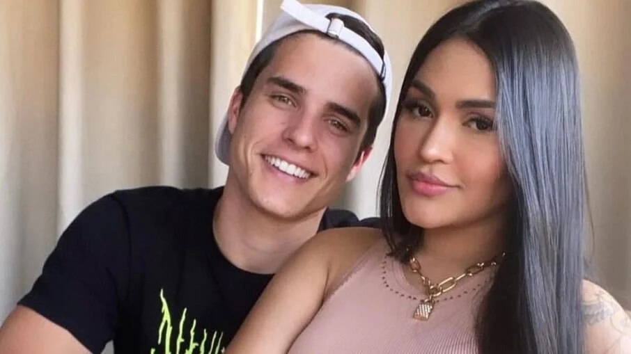 Flay solta o verbo e revela relacionamento abusivo com ex-noivo: “Fiz de tudo”