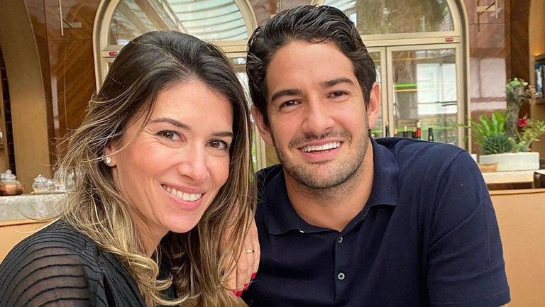 Rebeca Abravanel e Alexandre Pato anunciam gravidez