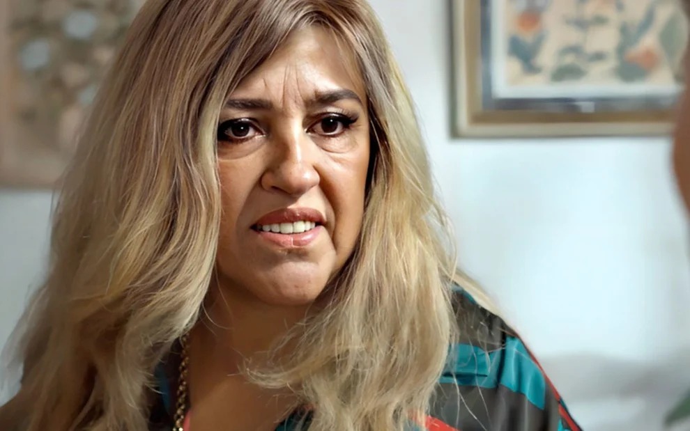 Regina Casé surge indignada com aeroporto e lamenta: “Desrespeito”