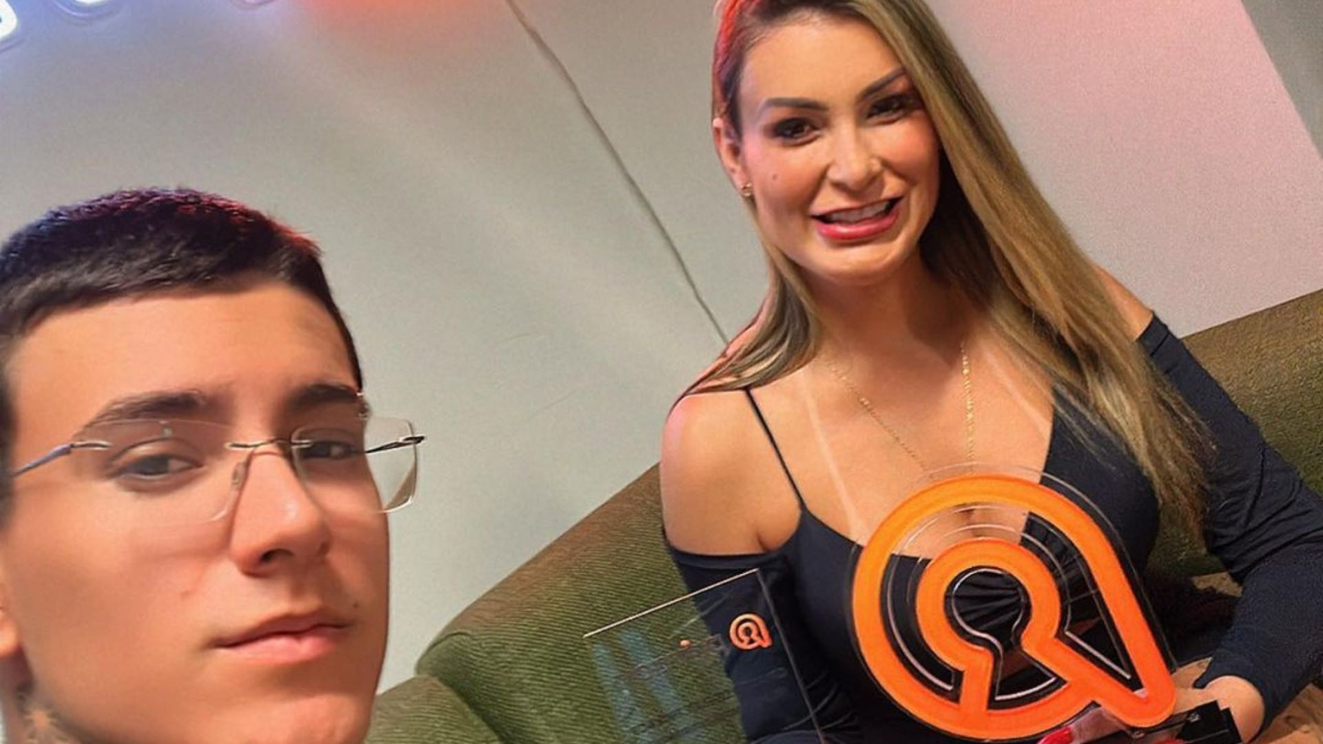 Filho de Andressa Urach revela que filma a mãe desde pequeno: “Ela sempre pediu”
