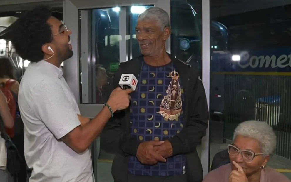 Homem surpreende ao fazer pedido de casamento durante entrevista para a TV Globo