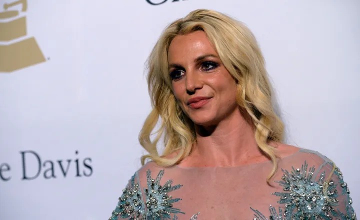 Britney Spears revela com quantos anos perdeu a virgindade e faz crítica