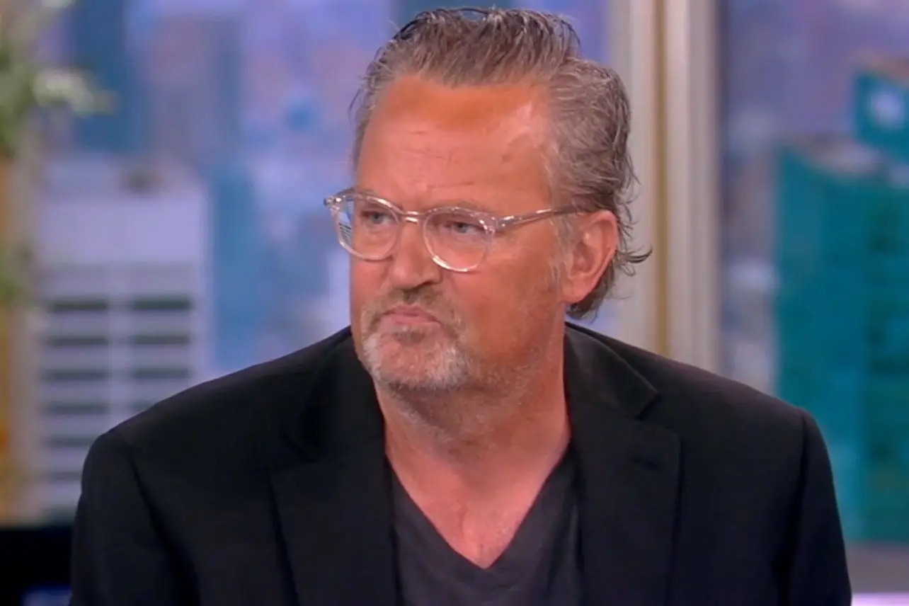 Famosos lamentam a morte de Matthew Perry: “Estamos devastados”