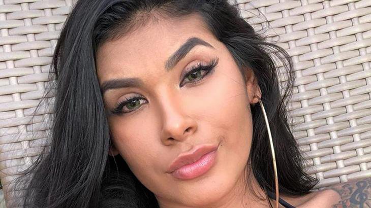Irritada, Pocah expõe ter sido vítima de preconceito: “Tô com um ódio”