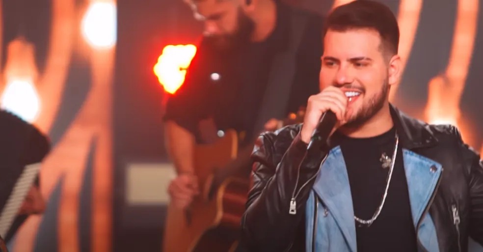 Sertanejo sofre acidente de jet-ski e perde dentes