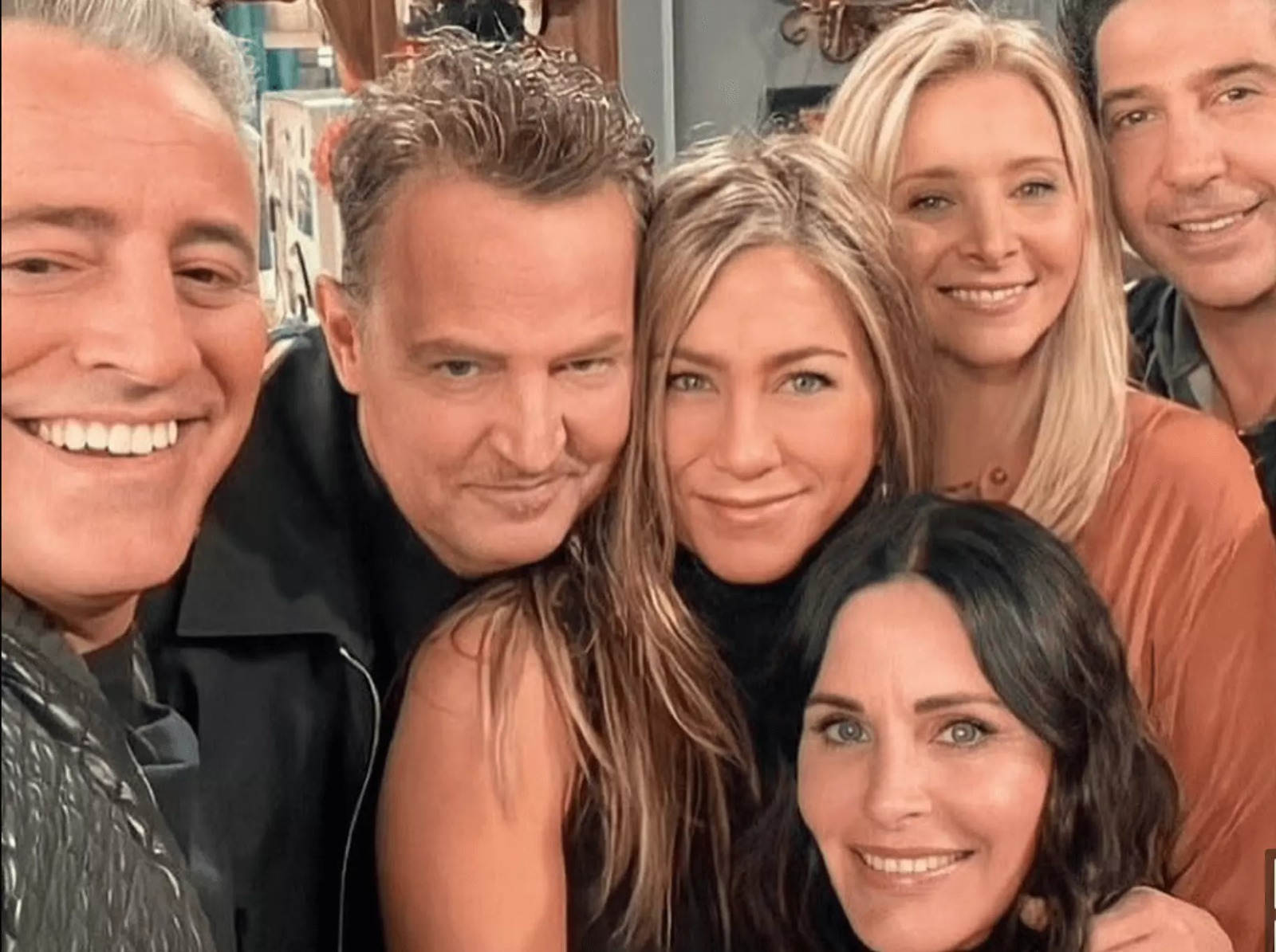 Atores de “Friends” se pronunciam pela primeira vez sobre morte de Matthew Perry