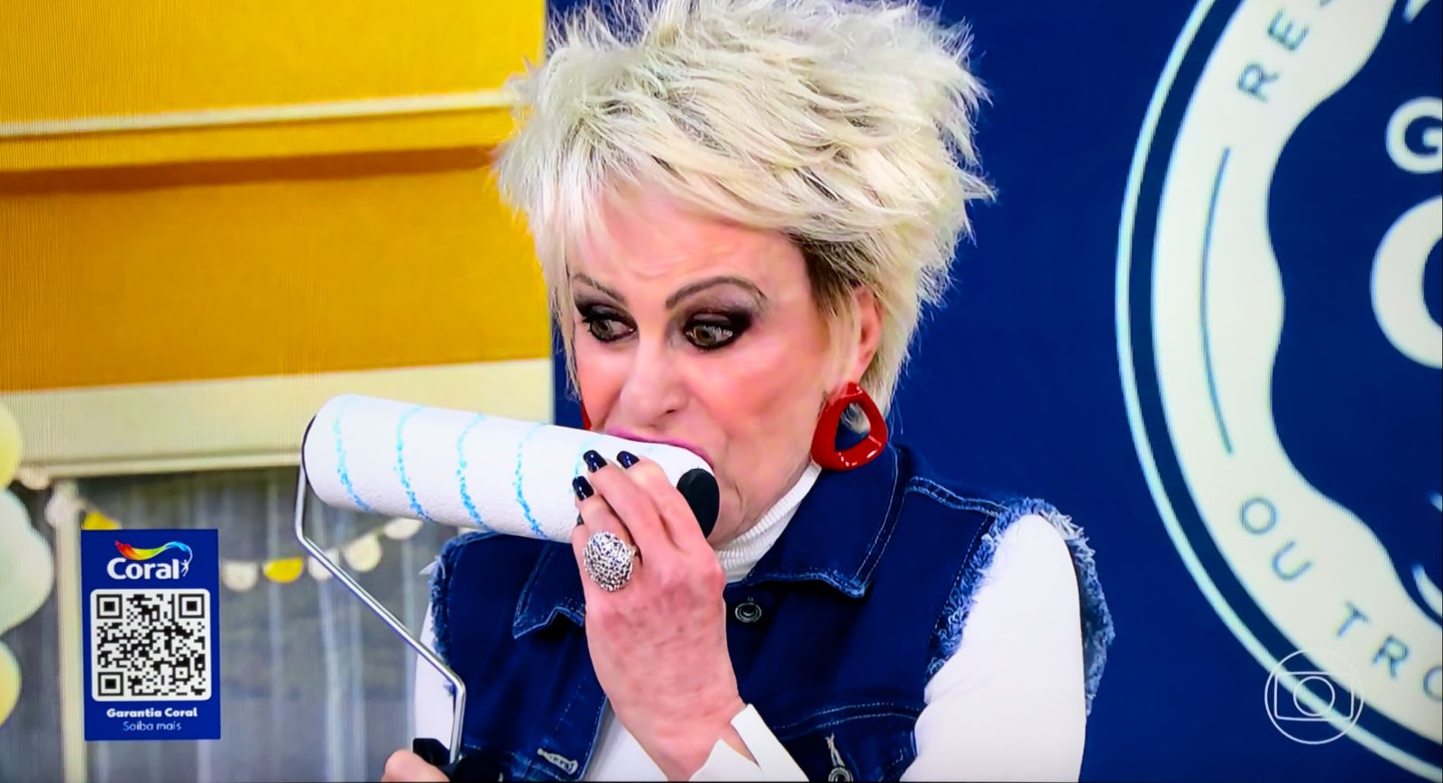 Ana Maria Braga choca ao comer um rolo de tinta durante o “Mais Você”