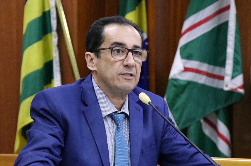 Vídeos íntimos do senador Jorge Kajuru fazendo sexo oral vazam na internet