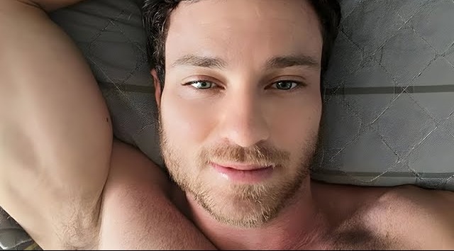 Lucas Bissoli tira foto durante banho e exibe pelos: “Obra de arte!”