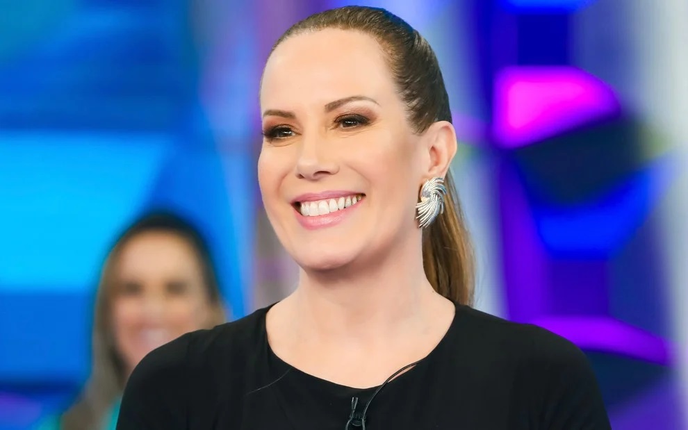SBT anuncia contratação da apresentadora Regina Volpato