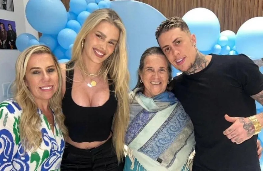 Yasmin Brunet anuncia namoro com MC Daniel