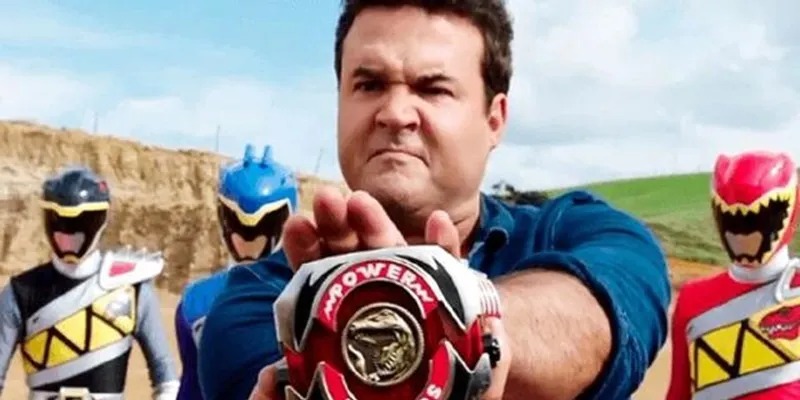Intérprete do Power Ranger vermelho anuncia camisetas com frases de Hitler e é criticado