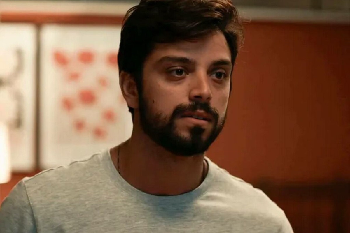 Rodrigo Simas revela que passou por crise e que faz terapia: “O que está acontecendo comigo”