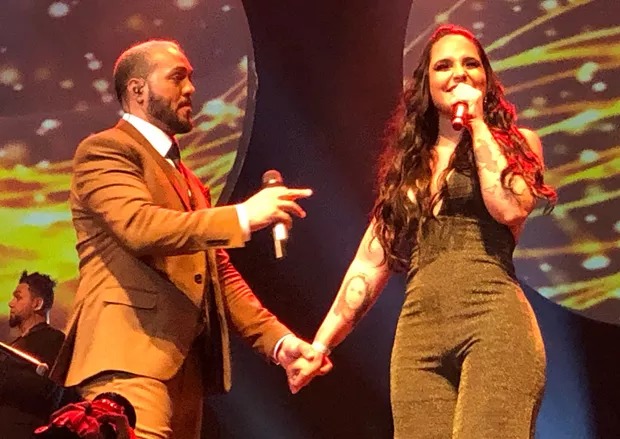 Cantora Perlla anuncia nova parceria com Belo e relembra fase em que perdeu a voz: “Tomei um baque”