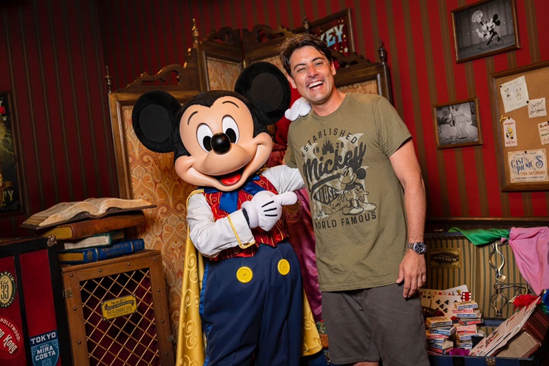 Bruno De Luca celebra sucesso da nova temporada de programa na Disney e fala sobre vida pessoal