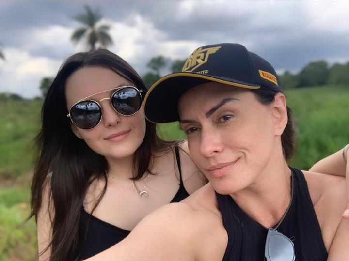 Expressão de Amor: Núbia Oliiver revela tatuagens com a filha neste Dia das Mães