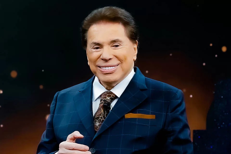 Ex-SBT afirma que Silvio Santos exigia que apresentadoras usassem saias curtas