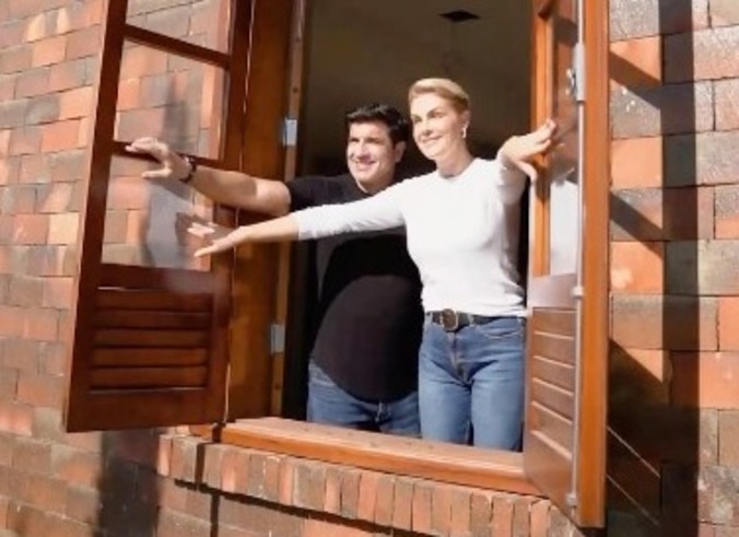 Ana Hickmann e Edu Guedes anunciam que irão morar juntos e mostram casa nova
