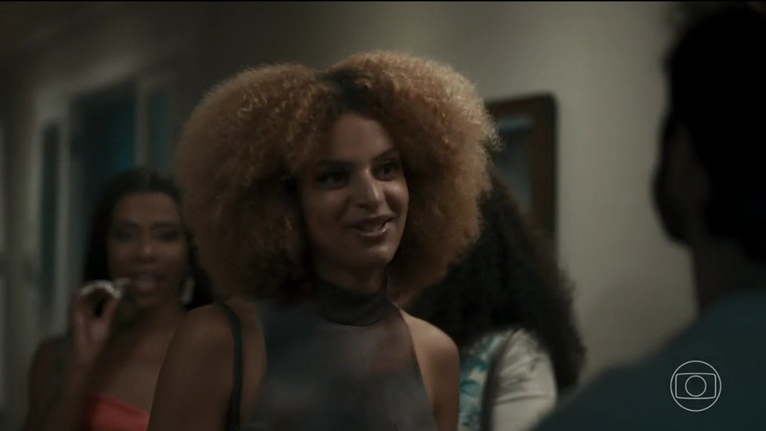 Atriz de “Renascer” comemora o primeiro xixi após a cirurgia de redesignação sexual